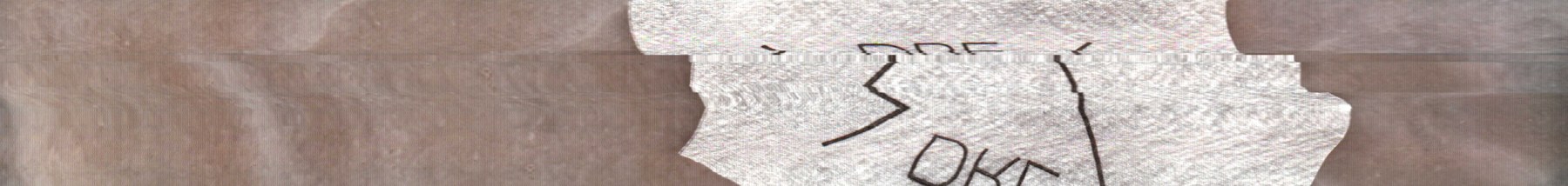 Un fragmento blanco de contorno roto sostiene trazos negros sobre fondo grisáceo.