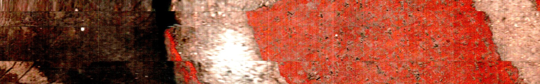 Una división clara separa superficies rojizas de distinta textura.